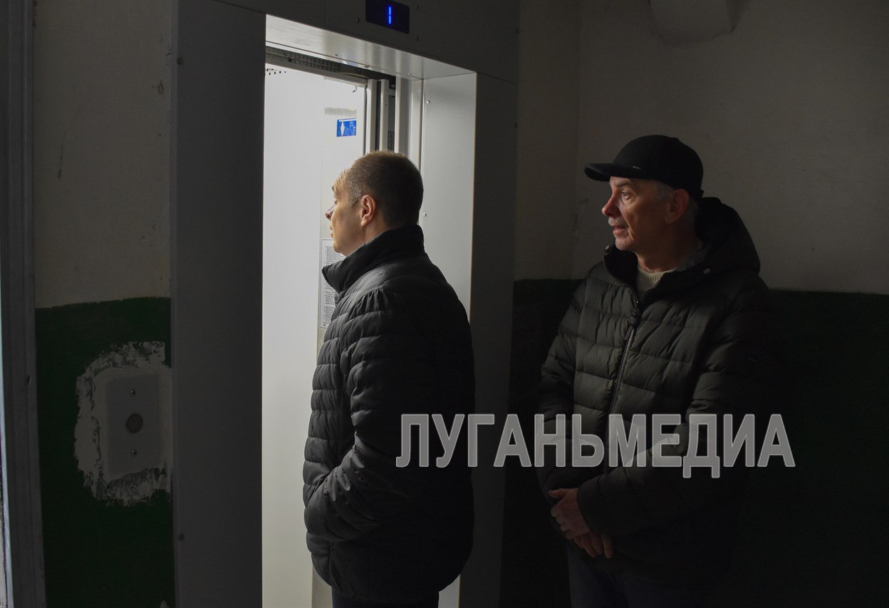 Пять новых лифтов установили в одном из краснолучских девятиэтажных домов Пять новых лифтов установили в одном из краснолучских девятиэтажных домов