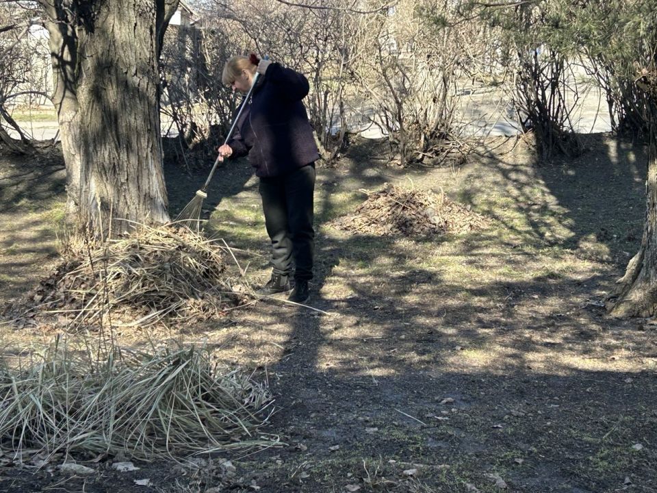 С установлением благоприятных погодных условий, сотрудниками отдела жизнеобеспечения г.Вахрушево, г.Миусинск, пгт.Хрустальное были проведены субботники на подведомственных территориях С установлением благоприятных погодных условий, сотрудниками отдела жизнеобеспечения г.Вахрушево, г.Миусинск, пгт.Хрустальное были проведены субботники на подведомственных территориях