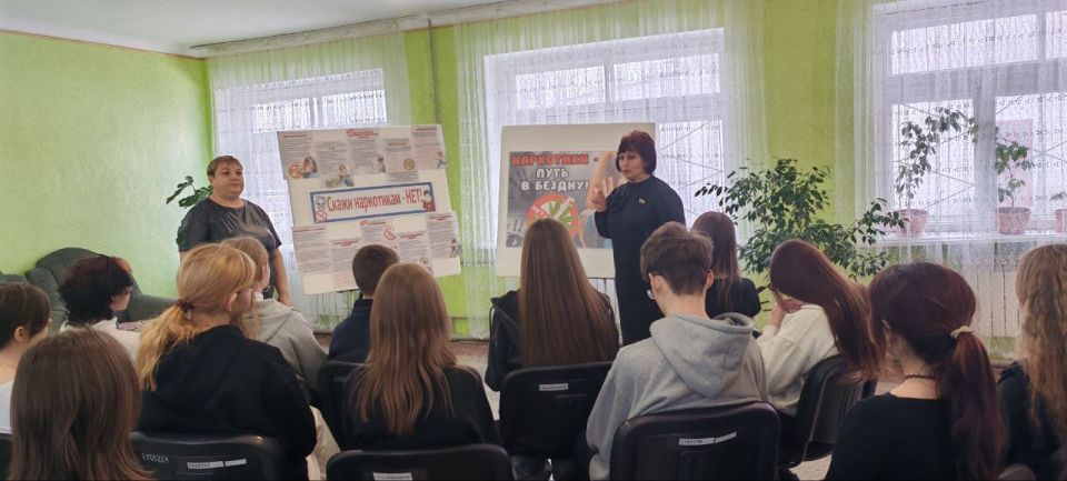 В центральной библиотеке им. Г. Сковороды прошёл историко-патриотический час, посвящённый советской летчице Валентине Гризодубовой В центральной библиотеке им. Г. Сковороды прошёл историко-патриотический час, посвящённый советской летчице Валентине Гризодубовой