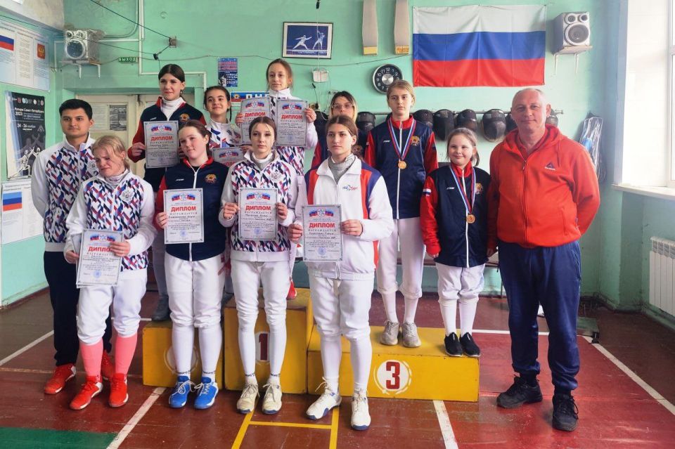 Виктор Водолацкий: Воспитанники Алчевского казачьего кадетского корпуса имени генерала Матвея Ивановича Платова приняли участие в соревнованиях на рапирах Виктор Водолацкий: Воспитанники Алчевского казачьего кадетского корпуса имени генерала Матвея Ивановича Платова приняли участие в соревнованиях на рапирах