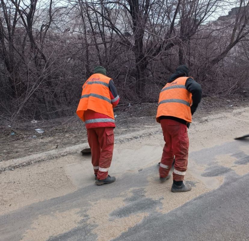 Коммунальными службами проведены работы на территории города Коммунальными службами проведены работы на территории города