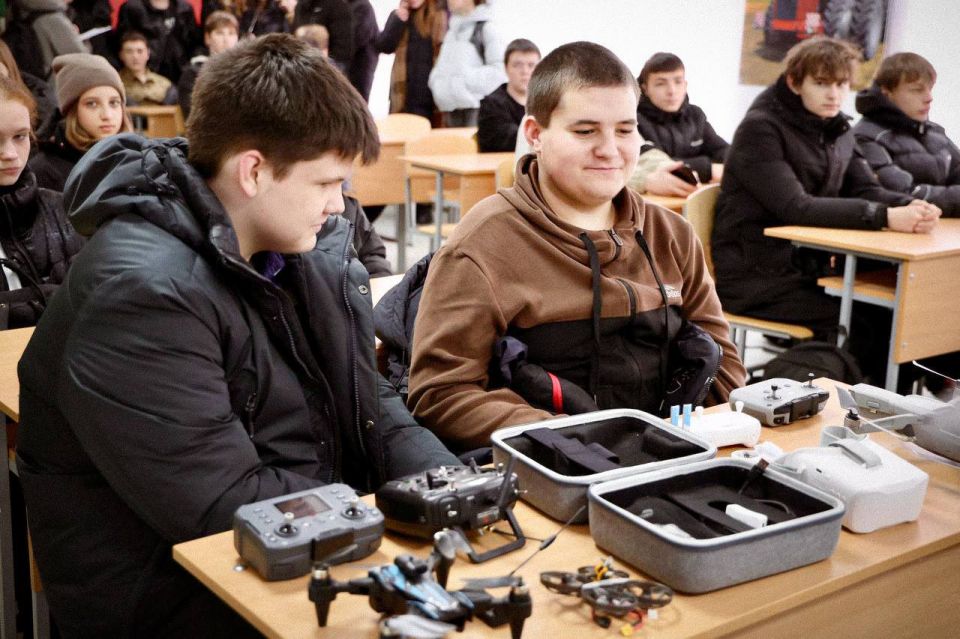 Агродроны, анатомический стол и пищевые технологии Агродроны, анатомический стол и пищевые технологии