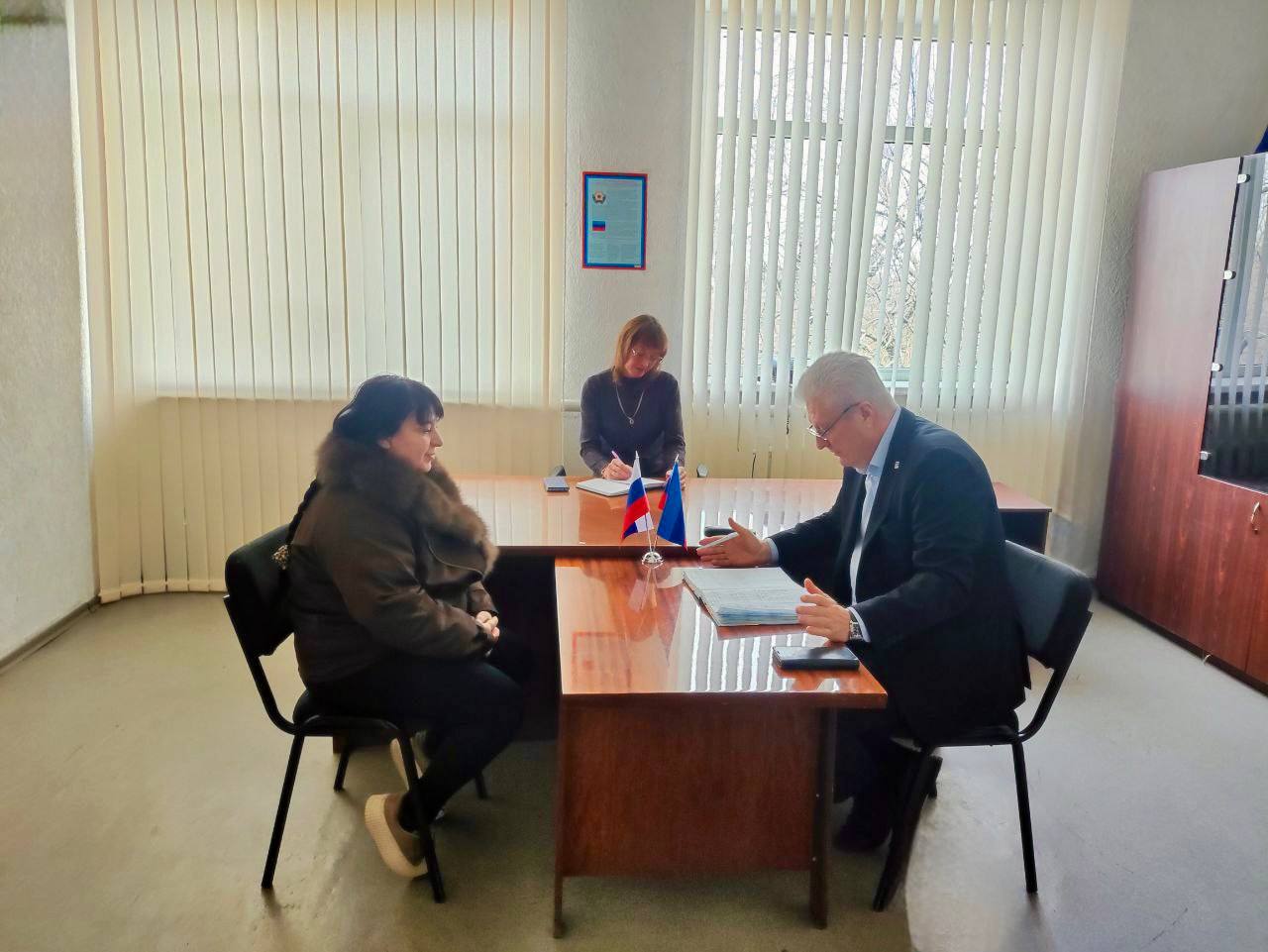 Сергей Козенко: Сегодня, согласно утвержденному графику, провел выездной прием граждан в поселке городского типа Великий Лог Сергей Козенко: Сегодня, согласно утвержденному графику, провел выездной прием граждан в поселке городского типа Великий Лог