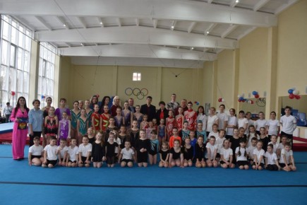 В Стаханове после капитального обновления распахнул двери зал спортивной акробатики