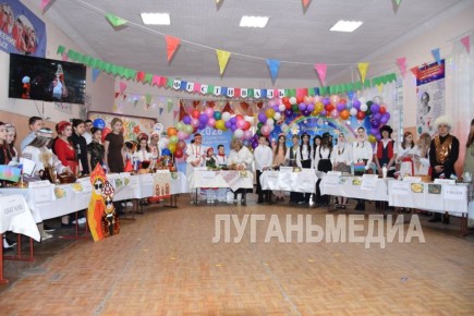 В школе города Ровеньки провели фестиваль национальной кухни народов России