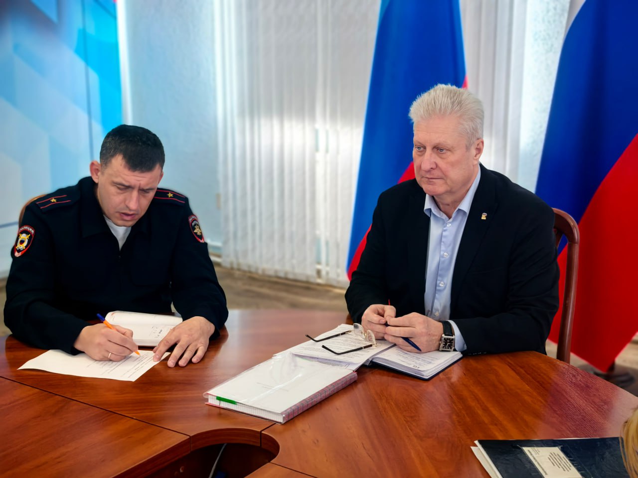 Сергей Козенко: Сегодня провел расширенное аппаратное совещание с руководителями структурных подразделений Администрации и начальниками управления и отделов по жизнеобеспечению Краснодонского муниципального округа Сергей Козенко: Сегодня провел расширенное аппаратное совещание с руководителями структурных подразделений Администрации и начальниками управления и отделов по жизнеобеспечению Краснодонского муниципального округа