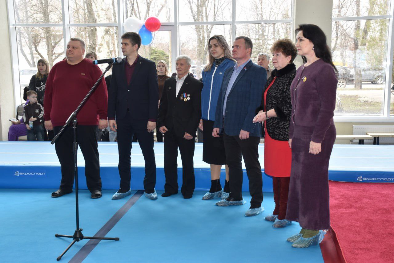 В Стаханове после капитального обновления распахнул двери зал спортивной акробатики В Стаханове после капитального обновления распахнул двери зал спортивной акробатики