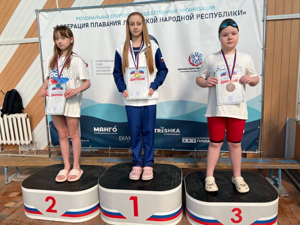 Спортсмены Краснодонщины великолепно выступили на первенстве по плаванию в городе Луганске Спортсмены Краснодонщины великолепно выступили на первенстве по плаванию в городе Луганске