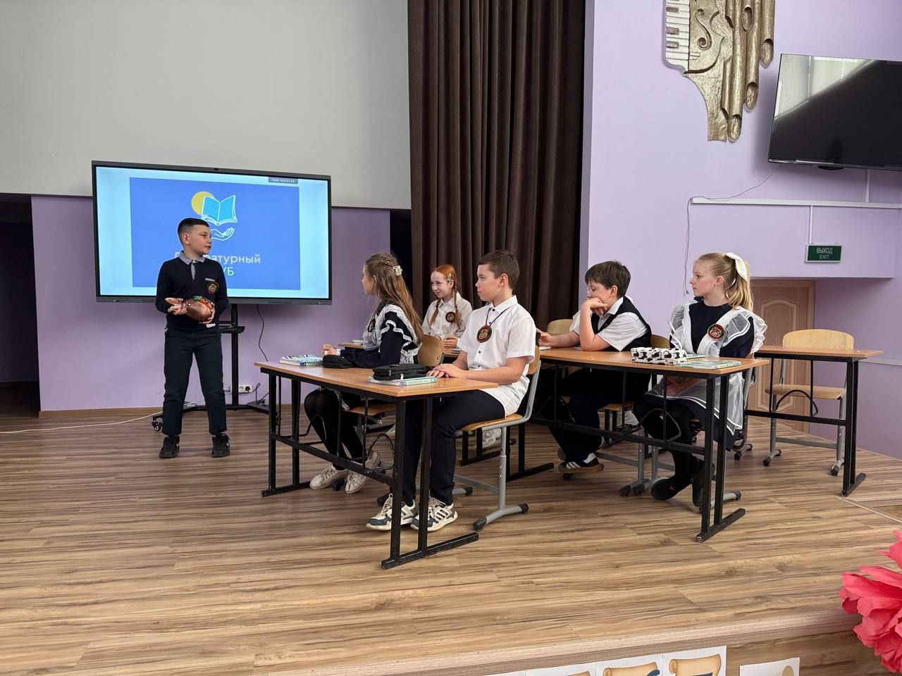 В Брянковской средней школе № 9 торжественно открыли «Литературный клуб», организованный воспитательным штабом школы совместно с учителямифилологами и обучающимися В Брянковской средней школе № 9 торжественно открыли «Литературный клуб», организованный воспитательным штабом школы совместно с учителямифилологами и обучающимися