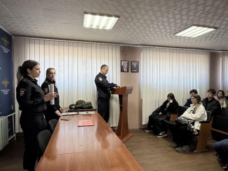 День открытых дверей в ОМВД России «Марковский»: Путь к службе Отечеству День открытых дверей в ОМВД России «Марковский»: Путь к службе Отечеству