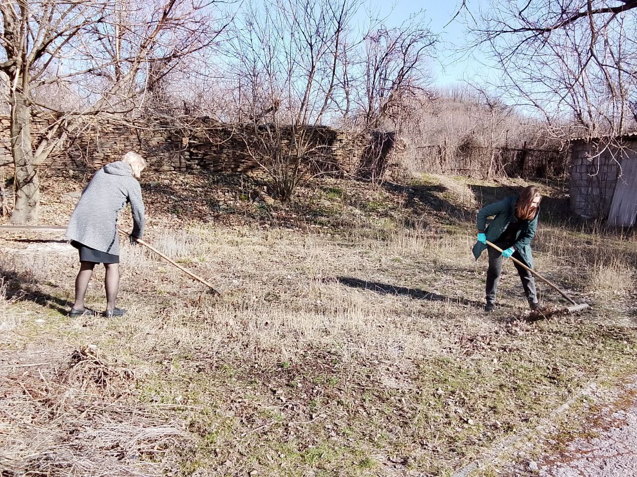 С установлением благоприятных погодных условий, сотрудниками отдела жизнеобеспечения г.Вахрушево, г.Миусинск, пгт.Хрустальное были проведены субботники на подведомственных территориях С установлением благоприятных погодных условий, сотрудниками отдела жизнеобеспечения г.Вахрушево, г.Миусинск, пгт.Хрустальное были проведены субботники на подведомственных территориях