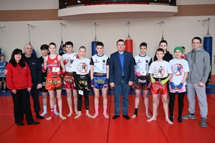 Евгений Морозов: Сегодня побывал в гостях у воспитанников секции тайского бокса, которые тренируются в спортивном зале Дворца культуры имени Октябрьской революции