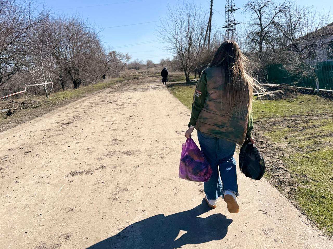 Народный фронт привез помощь в село Долгое Народный фронт привез помощь в село Долгое