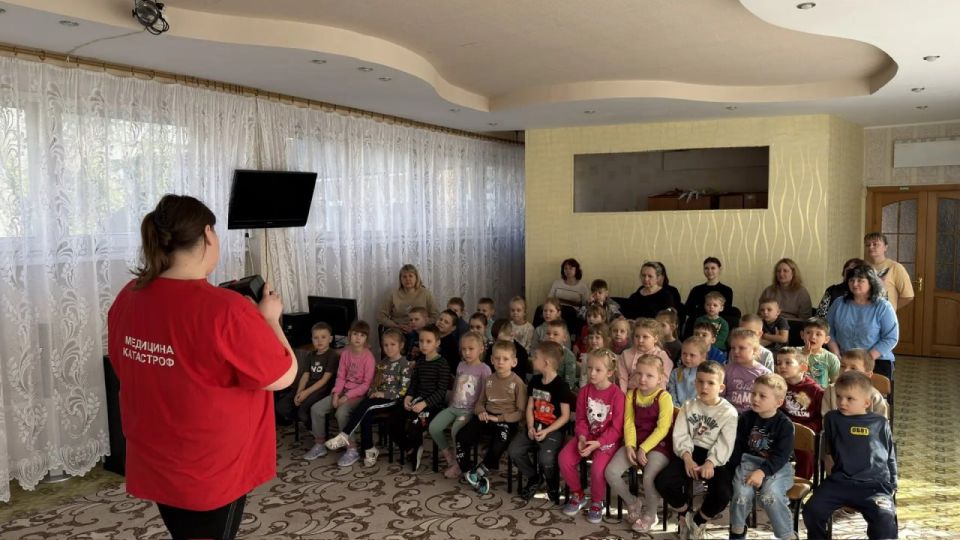 Специалист по первой помощи Луганского центра медицины катастроф провела мастер-класс для самых маленьких Специалист по первой помощи Луганского центра медицины катастроф провела мастер-класс для самых маленьких