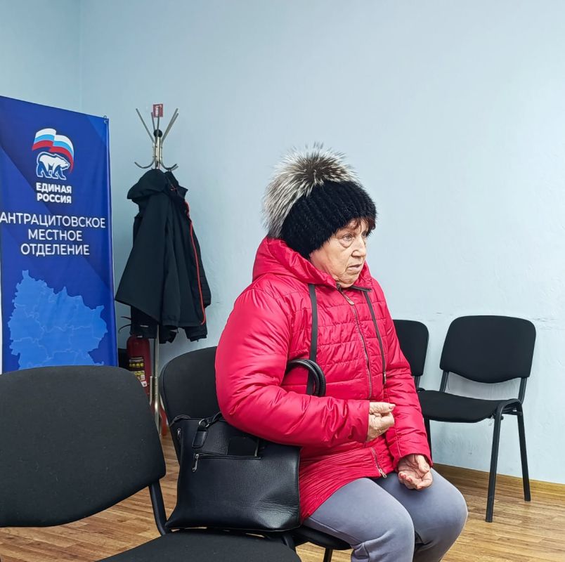 Глава Антрацитовского муниципального округа, Секретарь местного отделения партии «Единая Россия» Сергей Саенко провёл очередной еженедельный приём граждан Глава Антрацитовского муниципального округа, Секретарь местного отделения партии «Единая Россия» Сергей Саенко провёл очередной еженедельный приём граждан