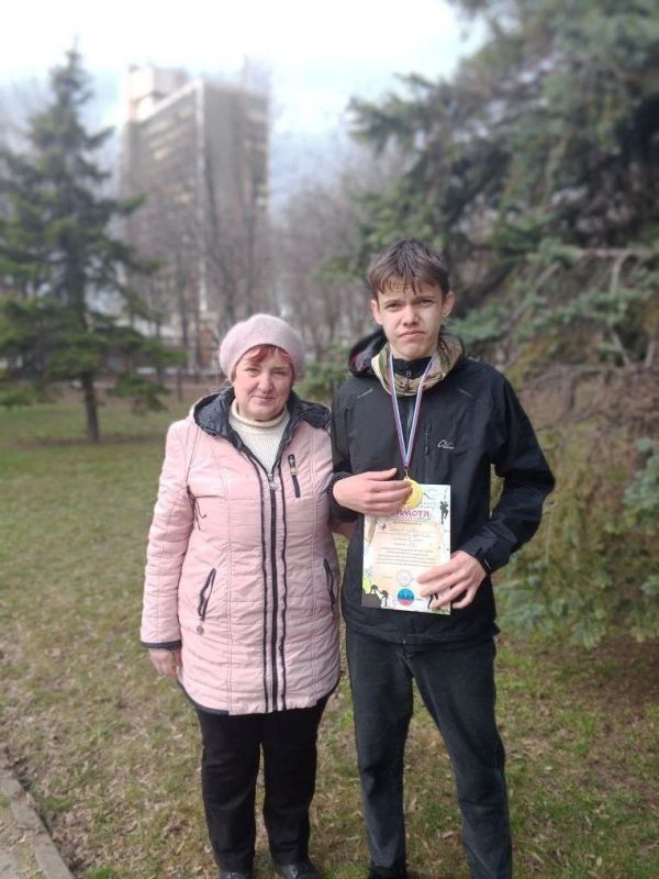 15 марта 2026 года сквер Памяти в городе Луганске стал центром притяжения для любителей активного отдыха и профессиональных спортсменов 15 марта 2026 года сквер Памяти в городе Луганске стал центром притяжения для любителей активного отдыха и профессиональных спортсменов