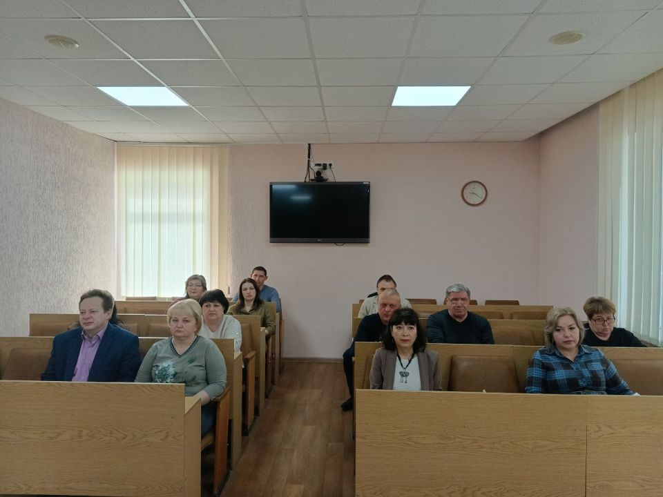 Глава городского округа город Ровеньки Андрей Рубанцов, провел плановое рабочее совещание с руководителями управлений администрации и структурных подразделений Глава городского округа город Ровеньки Андрей Рубанцов, провел плановое рабочее совещание с руководителями управлений администрации и структурных подразделений