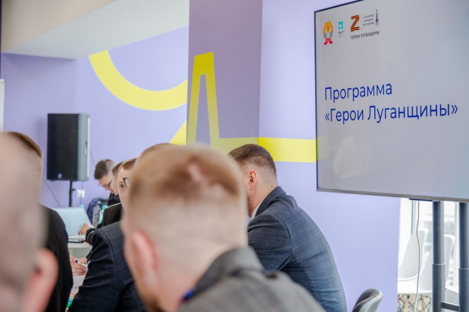 Анна Рослякова провела открытый диалог с финалистами проекта «Герои Луганщины» Анна Рослякова провела открытый диалог с финалистами проекта «Герои Луганщины»