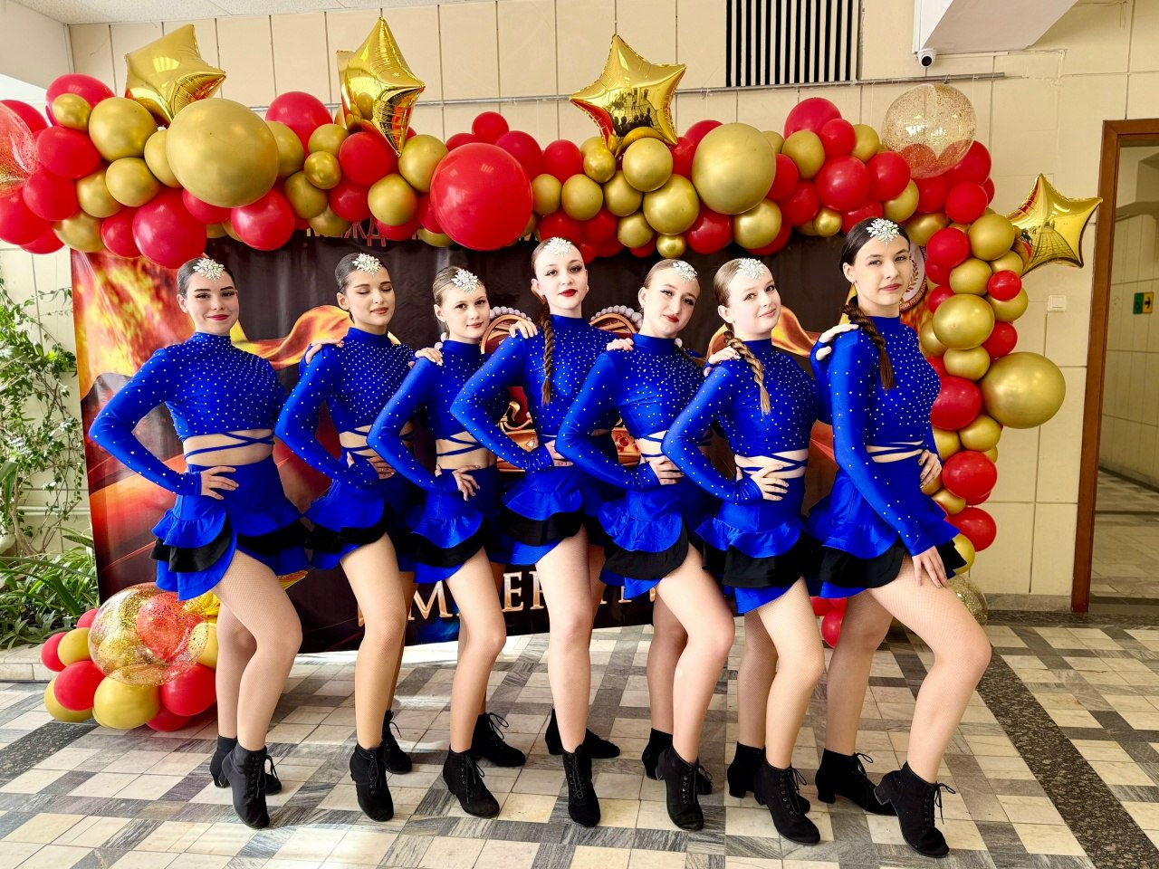 Танцевальный коллектив из Краснодона с триумфом выступил на фестивале в городе Ростове - на - Дону Танцевальный коллектив из Краснодона с триумфом выступил на фестивале в городе Ростове - на - Дону