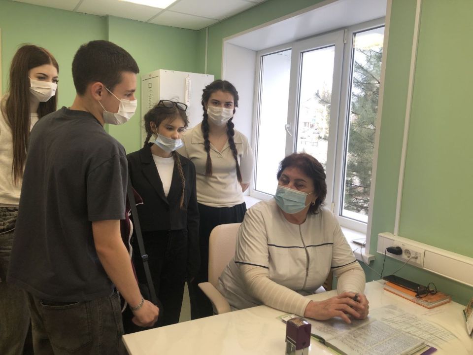 ПРОФОРИЕНТАЦИЯ: ШАГ В МЕДИЦИНУ ПРОФОРИЕНТАЦИЯ: ШАГ В МЕДИЦИНУ