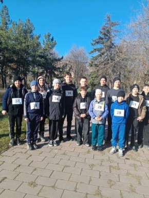 15 марта 2026 года сквер Памяти в городе Луганске стал центром притяжения для любителей активного отдыха и профессиональных спортсменов