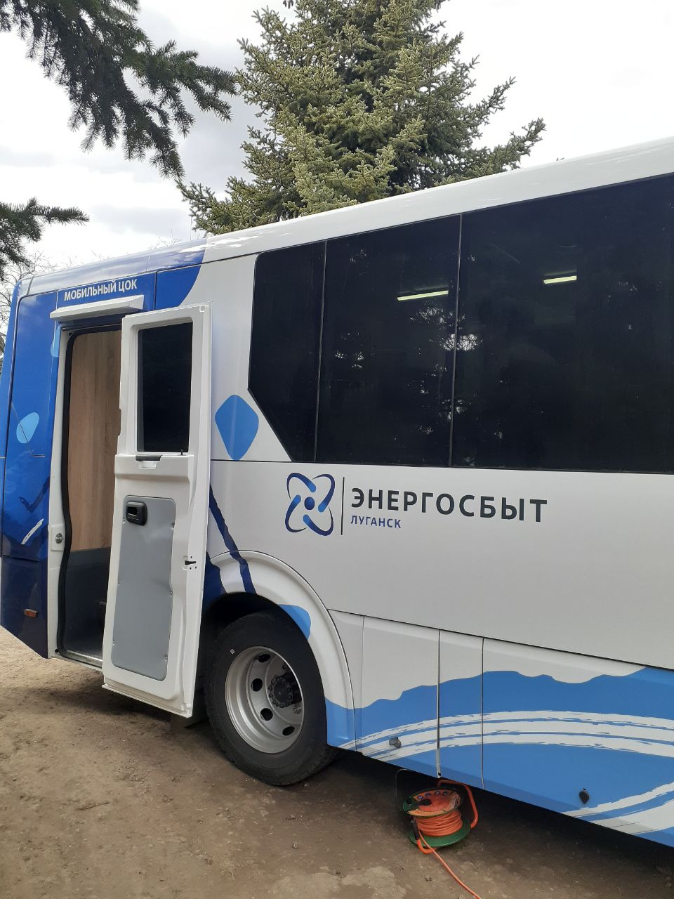 Мобильный "Энергосбыт". 16 марта 2026г мобильный центр обслуживания клиентов (ЦОК)"Энергосбыт Луганск "работал на территории Великочерниговском отделе жизнеобеспечения: