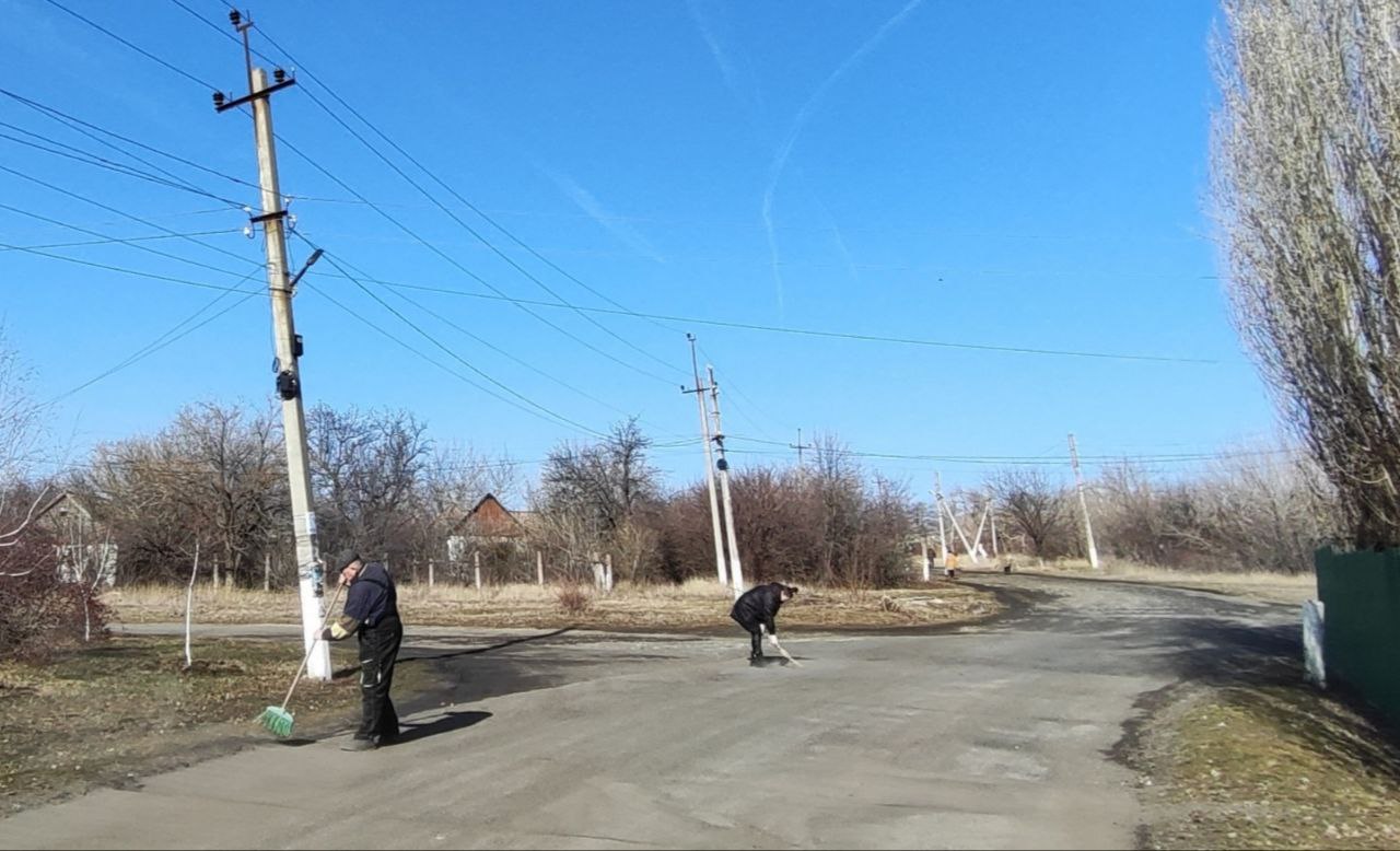 В пгт. Софиевский и пгт. Запорожье проведены субботники на подведомственных территориях