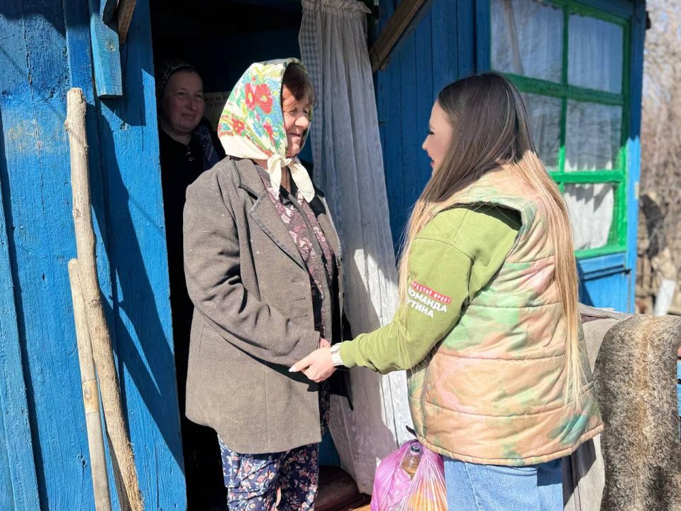 Народный фронт привез помощь в село Долгое Народный фронт привез помощь в село Долгое
