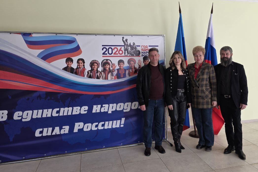 Ольга Бас: Завершая свою региональную неделю, я с радостью посетила Меловской центральный дом культуры и Беловодскую детскую школу искусств, где познакомилась с тремя земскими работниками культуры