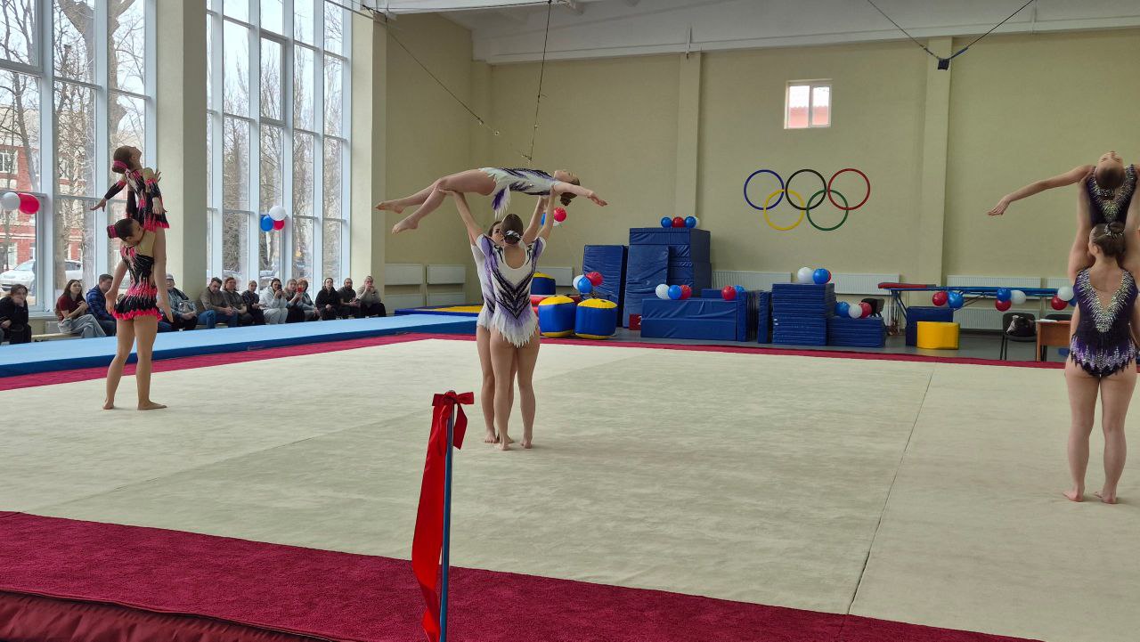 В Стаханове после капитального обновления распахнул двери зал спортивной акробатики В Стаханове после капитального обновления распахнул двери зал спортивной акробатики