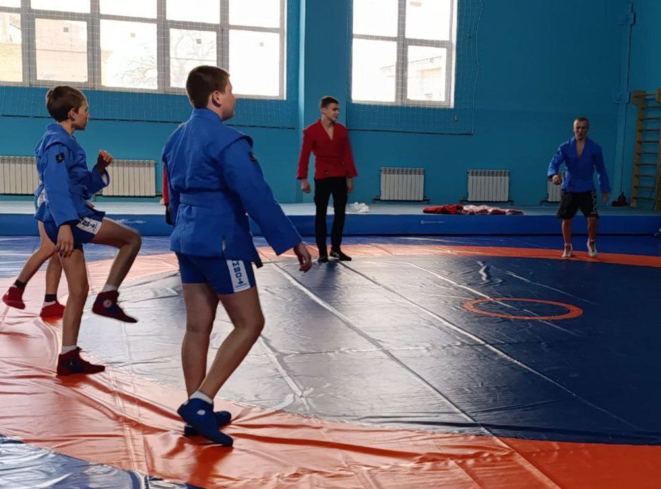 Открытая тренировка по самбо для молодежи — энергия, сила и спорт Открытая тренировка по самбо для молодежи — энергия, сила и спорт