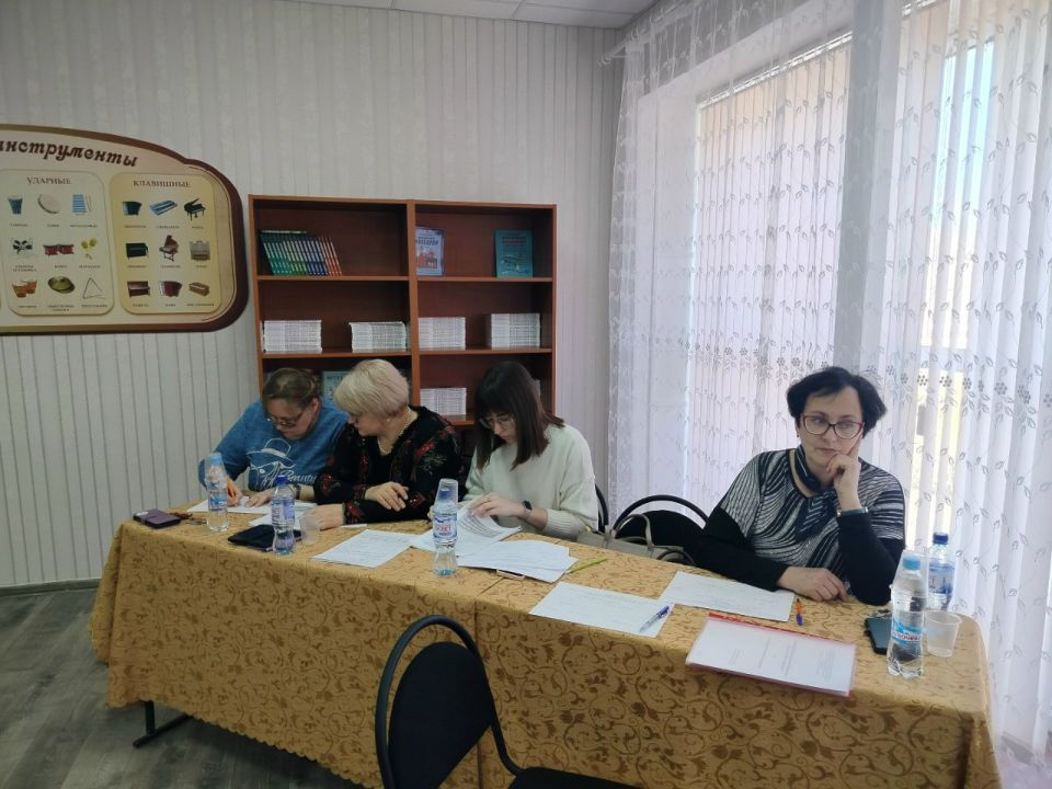 В Лутугино состоялся I тур республиканской музыкальнотеоретической олимпиады «Юный эрудит» В Лутугино состоялся I тур республиканской музыкальнотеоретической олимпиады «Юный эрудит»