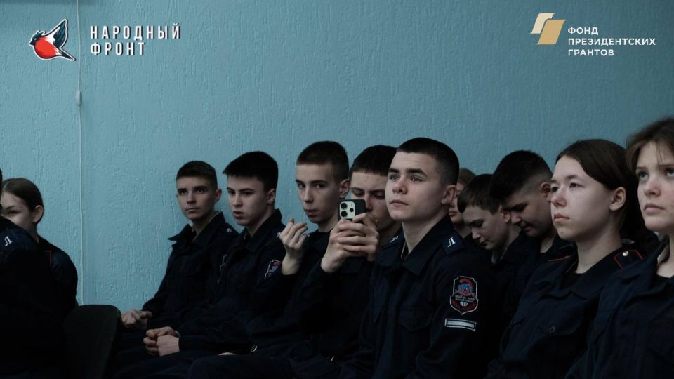 Молодёжка НФ совместно с сотрудником Центра по противодействию экстремизма МВД ЛНР провела важную лекцию по кибербезопасности для учащихся ГБОУ ЛНР «ЛЭПЛИ» им. героев «Молодой гвардии» Молодёжка НФ совместно с сотрудником Центра по противодействию экстремизма МВД ЛНР провела важную лекцию по кибербезопасности для учащихся ГБОУ ЛНР «ЛЭПЛИ» им. героев «Молодой гвардии»