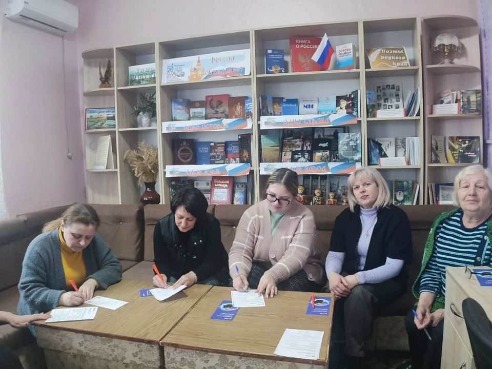 В Лутугинской центральной районной библиотеке состоялся час финансовой грамотности «Учимся управлять финансами» В Лутугинской центральной районной библиотеке состоялся час финансовой грамотности «Учимся управлять финансами»