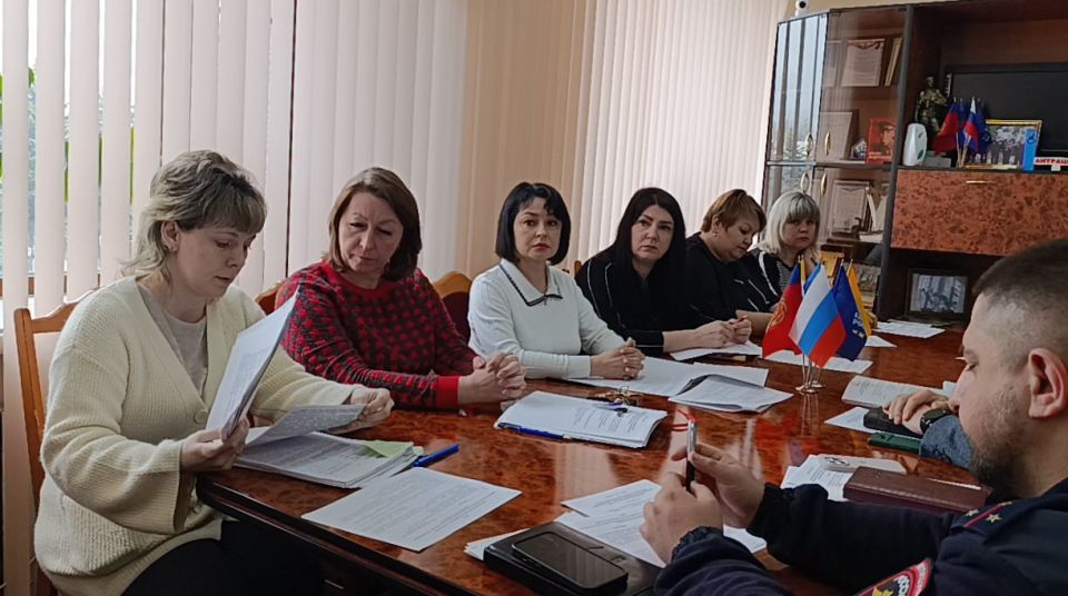 Под председательством главы Антрацитовского муниципального округа Сергея Саенко состоялось очередное заседание межведомственной комиссии по профилактике правонарушений, призванное выработать действенные меры по укреплению... Под председательством главы Антрацитовского муниципального округа Сергея Саенко состоялось очередное заседание межведомственной комиссии по профилактике правонарушений, призванное выработать действенные меры по укреплению...