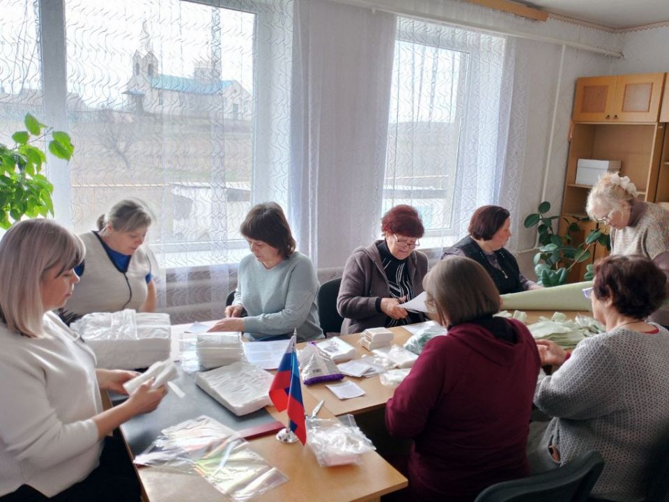 Члены УИК изготовили 100 комплектов сухого душа для бойцов СВО Члены УИК изготовили 100 комплектов сухого душа для бойцов СВО