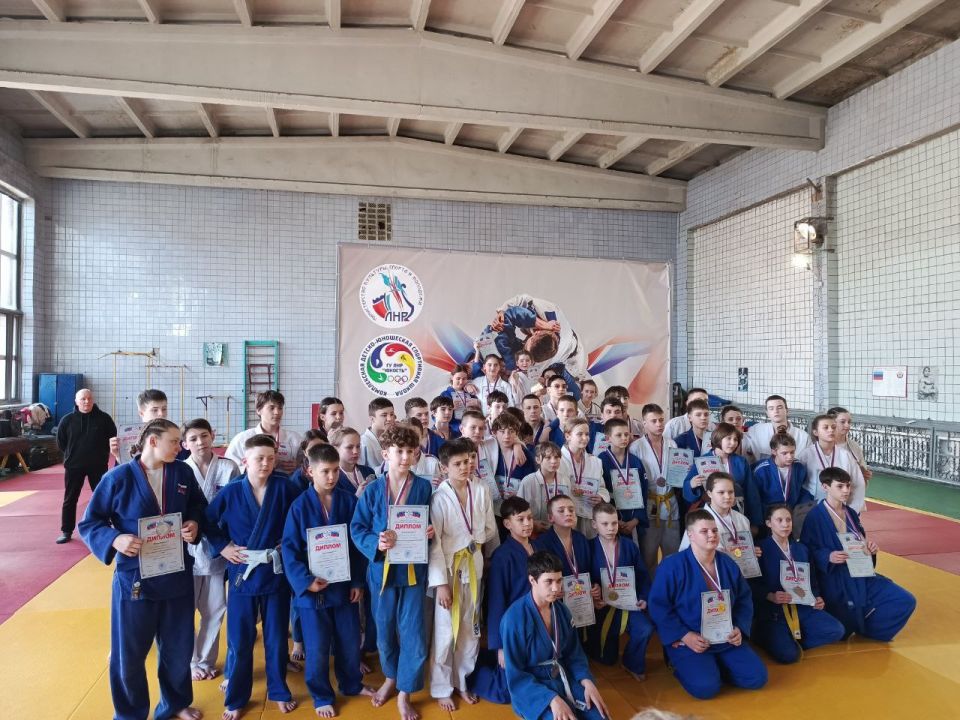 13-14 марта г. в городе Луганске прошло первенство Луганской Народной Республики по борьбе дзюдо среди юношей и девушек до 15 лет 13-14 марта г. в городе Луганске прошло первенство Луганской Народной Республики по борьбе дзюдо среди юношей и девушек до 15 лет