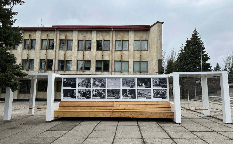 Андрей Рубанцов: В Ровеньках открыли уличную выставку "Театральная площадь", подготовленную специалистами Музея-заповедника героической обороны и освобождения Севастополя совместно с Минкультом РФ Андрей Рубанцов: В Ровеньках открыли уличную выставку "Театральная площадь", подготовленную специалистами Музея-заповедника героической обороны и освобождения Севастополя совместно с Минкультом РФ