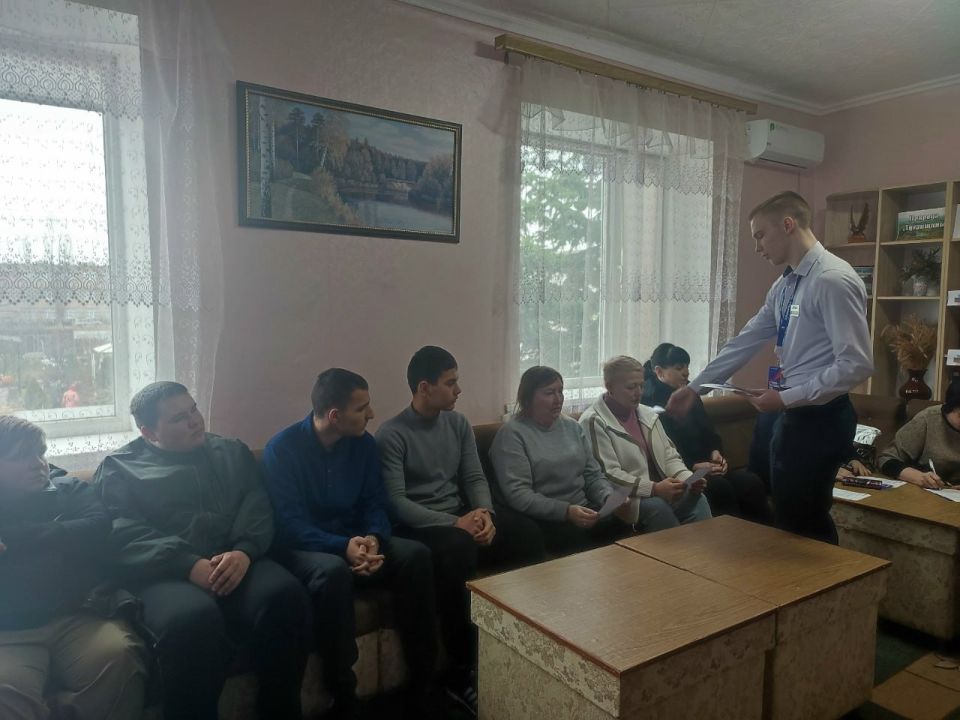 В Лутугинской центральной районной библиотеке состоялся час финансовой грамотности «Учимся управлять финансами» В Лутугинской центральной районной библиотеке состоялся час финансовой грамотности «Учимся управлять финансами»