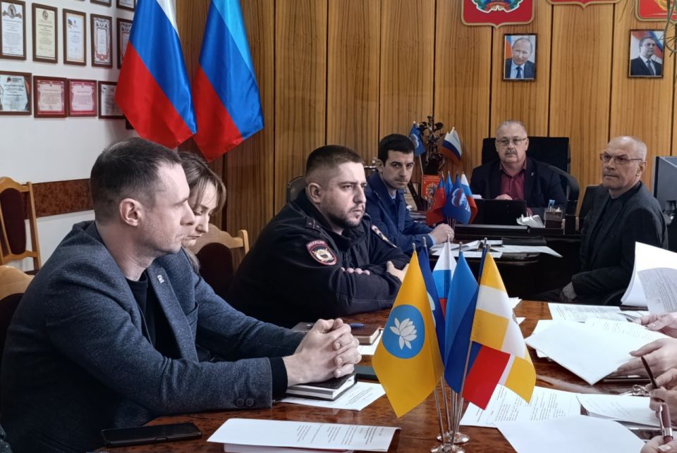 Под председательством главы Антрацитовского муниципального округа Сергея Саенко состоялось очередное заседание межведомственной комиссии по профилактике правонарушений, призванное выработать действенные меры по укреплению... Под председательством главы Антрацитовского муниципального округа Сергея Саенко состоялось очередное заседание межведомственной комиссии по профилактике правонарушений, призванное выработать действенные меры по укреплению...