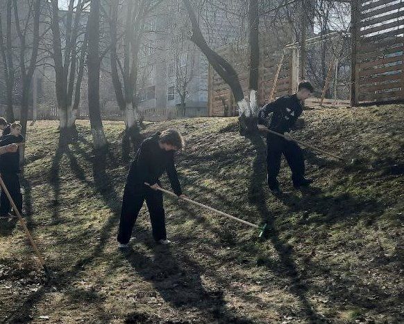 Продолжаем субботники!. Коллективы всех образовательных учреждений города Продолжаем субботники!. Коллективы всех образовательных учреждений города
