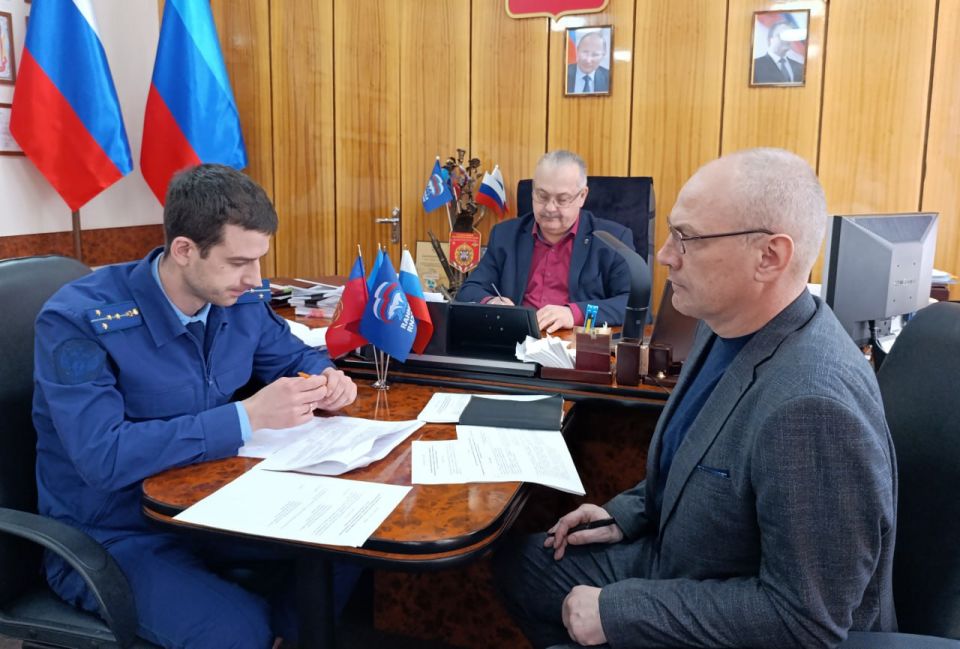 Под председательством главы Антрацитовского муниципального округа Сергея Саенко состоялось очередное заседание межведомственной комиссии по профилактике правонарушений, призванное выработать действенные меры по укреплению... Под председательством главы Антрацитовского муниципального округа Сергея Саенко состоялось очередное заседание межведомственной комиссии по профилактике правонарушений, призванное выработать действенные меры по укреплению...