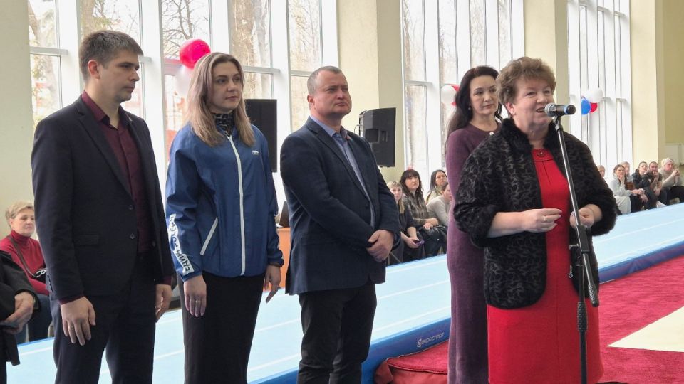 В Стаханове открыли отремонтированный по народной программе акробатический зал В Стаханове открыли отремонтированный по народной программе акробатический зал