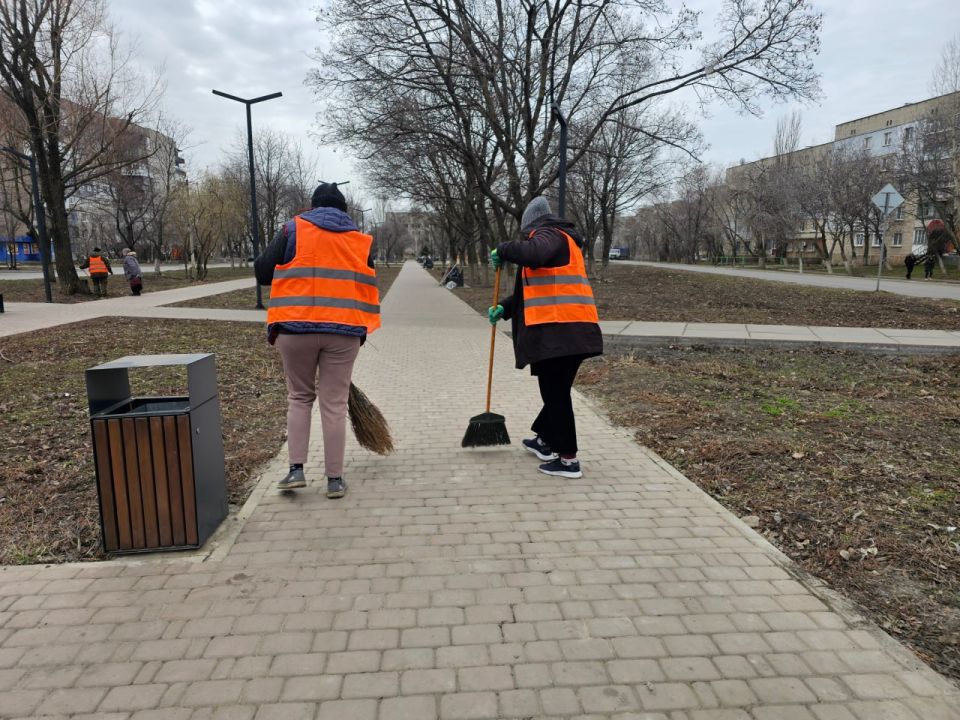 Весна в Ровеньках – время чистоты! Город активно преображается после зимы благодаря неустанному труду коммунальных служб Весна в Ровеньках – время чистоты! Город активно преображается после зимы благодаря неустанному труду коммунальных служб