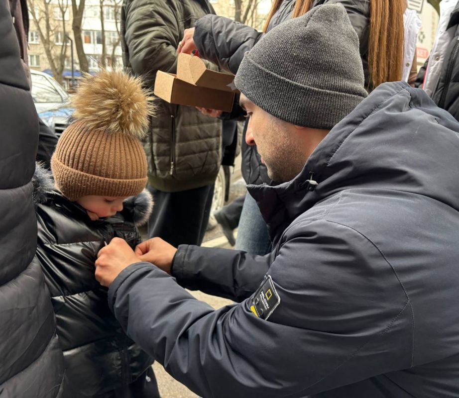 В Ровеньках прошла важная акция «Засветись» по раздаче светоотражающих элементов жителям города В Ровеньках прошла важная акция «Засветись» по раздаче светоотражающих элементов жителям города
