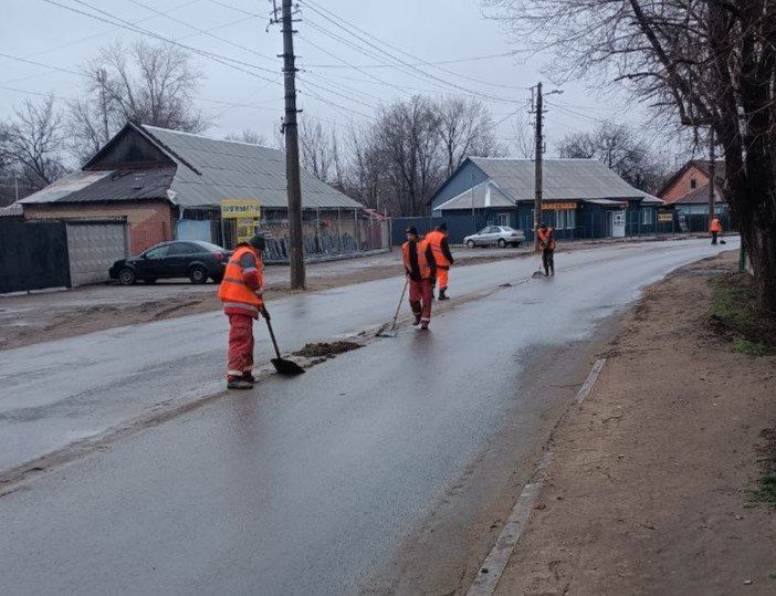 Коммунальными службами проведены работы на территории города Коммунальными службами проведены работы на территории города