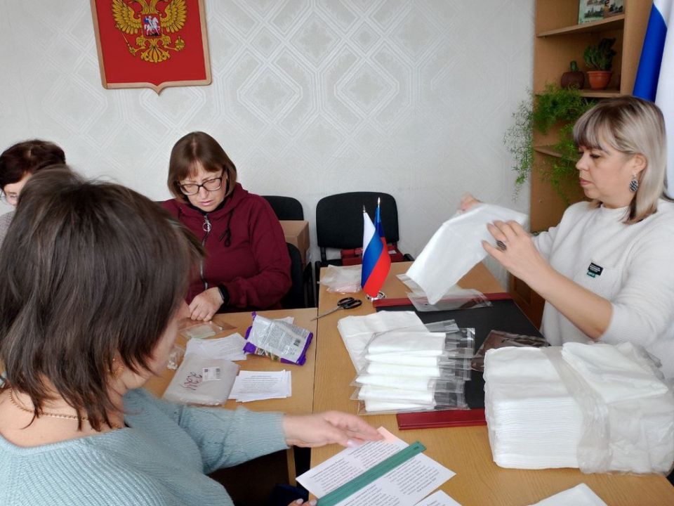 Члены УИК изготовили 100 комплектов сухого душа для бойцов СВО Члены УИК изготовили 100 комплектов сухого душа для бойцов СВО