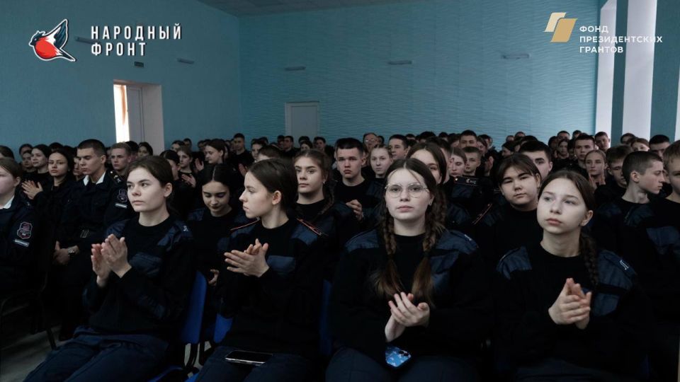 Молодёжка НФ совместно с сотрудником Центра по противодействию экстремизма МВД ЛНР провела важную лекцию по кибербезопасности для учащихся ГБОУ ЛНР «ЛЭПЛИ» им. героев «Молодой гвардии» Молодёжка НФ совместно с сотрудником Центра по противодействию экстремизма МВД ЛНР провела важную лекцию по кибербезопасности для учащихся ГБОУ ЛНР «ЛЭПЛИ» им. героев «Молодой гвардии»