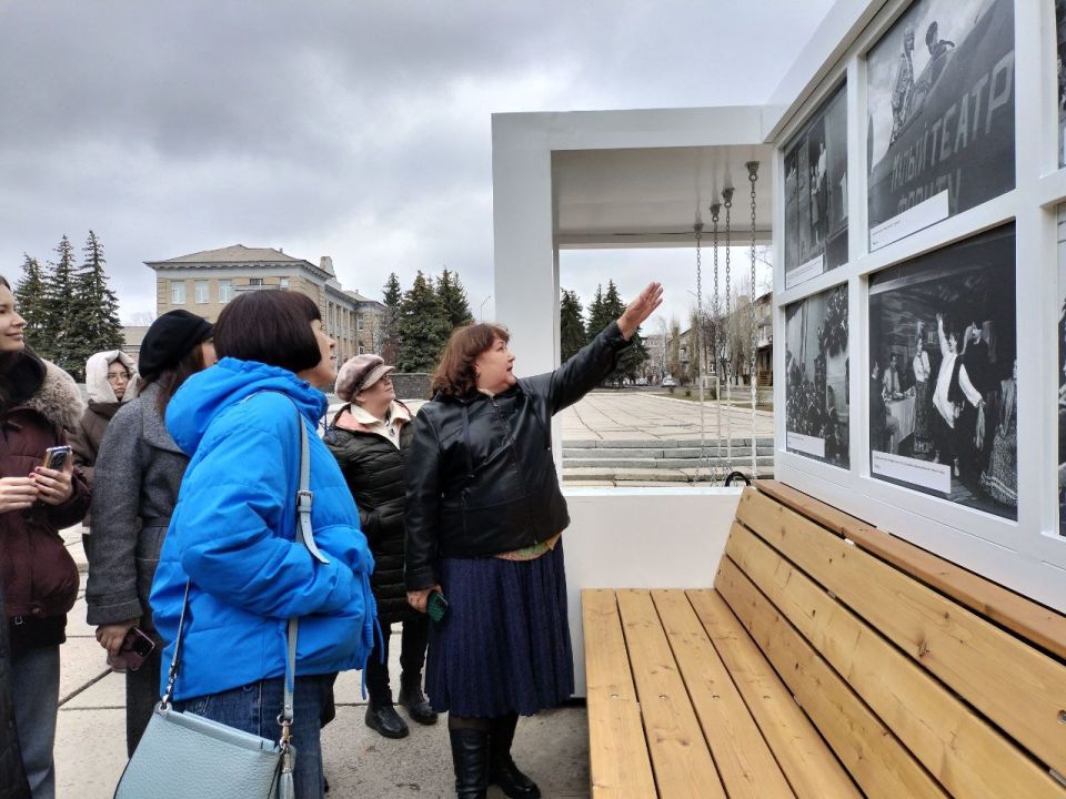 Андрей Рубанцов: В Ровеньках открыли уличную выставку "Театральная площадь", подготовленную специалистами Музея-заповедника героической обороны и освобождения Севастополя совместно с Минкультом РФ Андрей Рубанцов: В Ровеньках открыли уличную выставку "Театральная площадь", подготовленную специалистами Музея-заповедника героической обороны и освобождения Севастополя совместно с Минкультом РФ