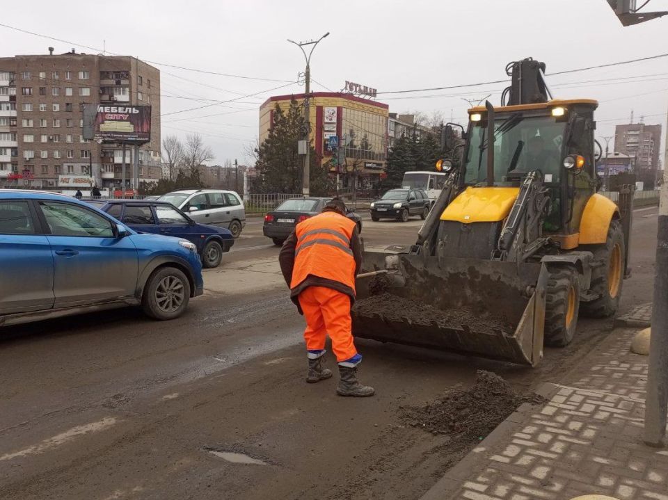 Коммунальными службами проведены работы на территории города Коммунальными службами проведены работы на территории города